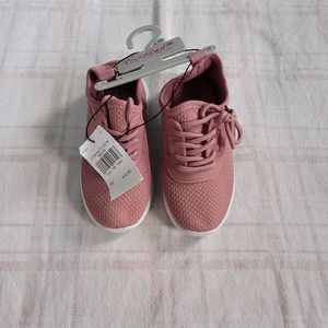 Twisted.  size 10 mauve sneakers. Toddlers
